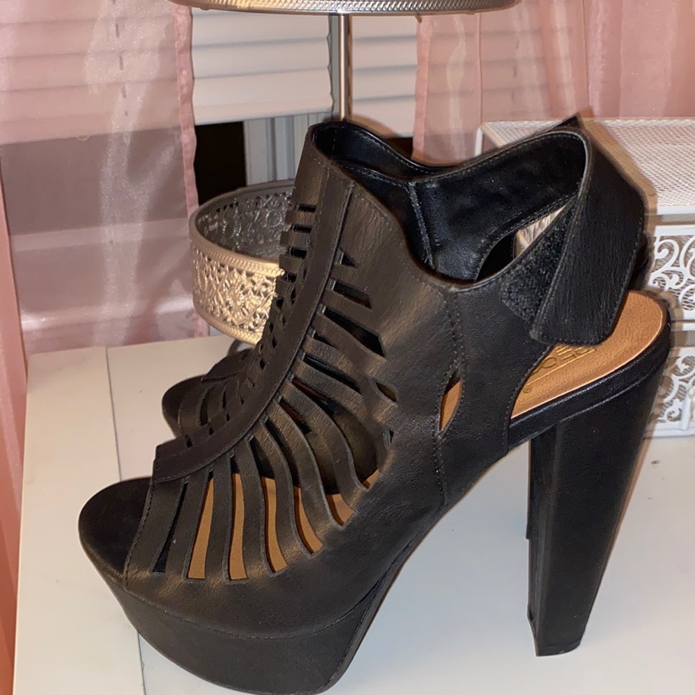 PLATFORM SANDALS